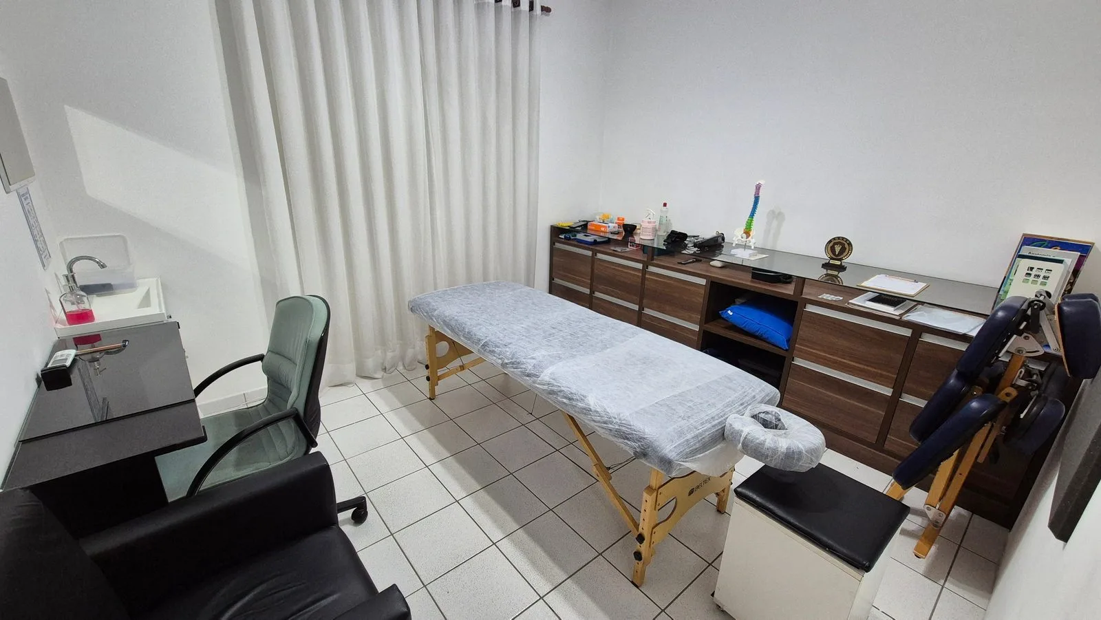 Sala de atendimento de fisioterapia da Clínica Dyogo Oliveira